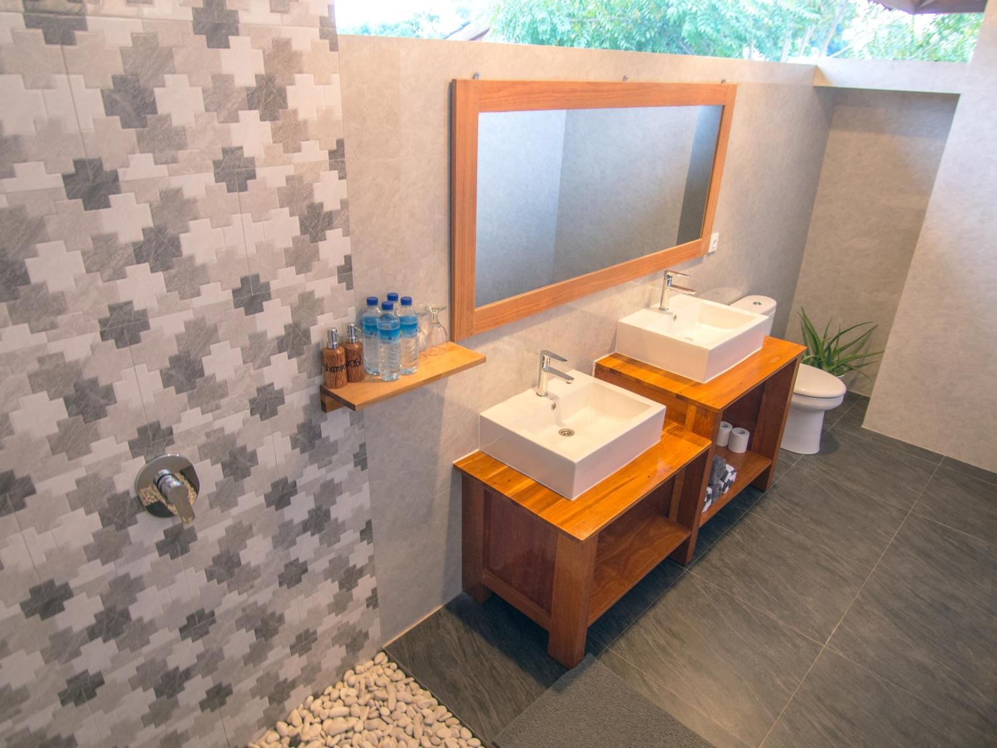 Coco Breeze Spa Hotel 길리 아이르 외부 사진